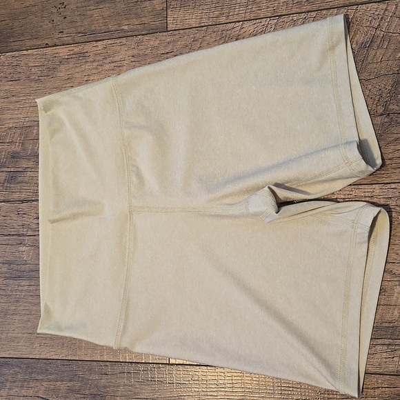 Old Navy Active Cloud+ Extra High Rise Bike Short Go Dry Size Small - Picture 1 of 2